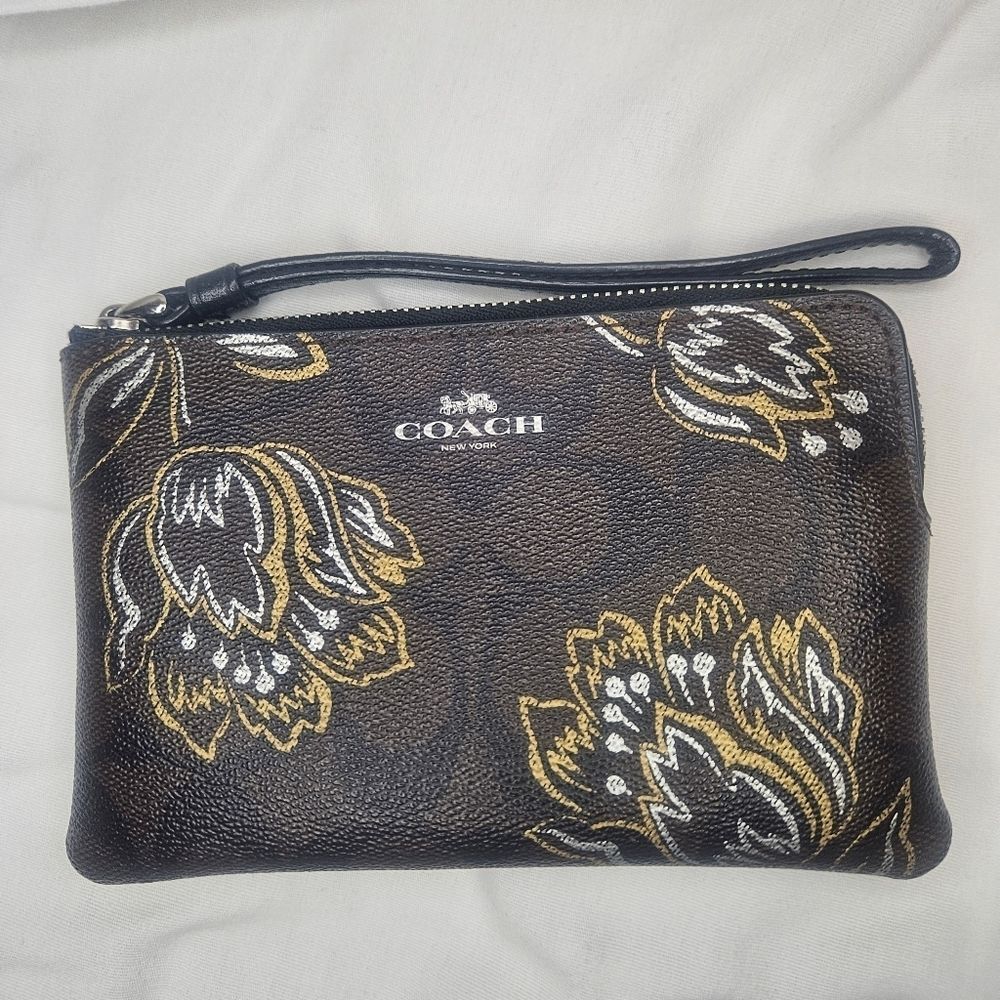 Coach Corner Zip Wristlet In Signature Canvas With Tulip Print NWOT 6.25×4×0.25